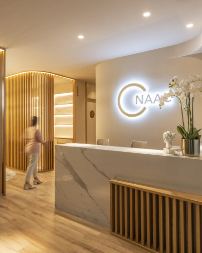 Wooden lattice and monochromatic colours dictate this beauty clinic by In Out Studio in Spain