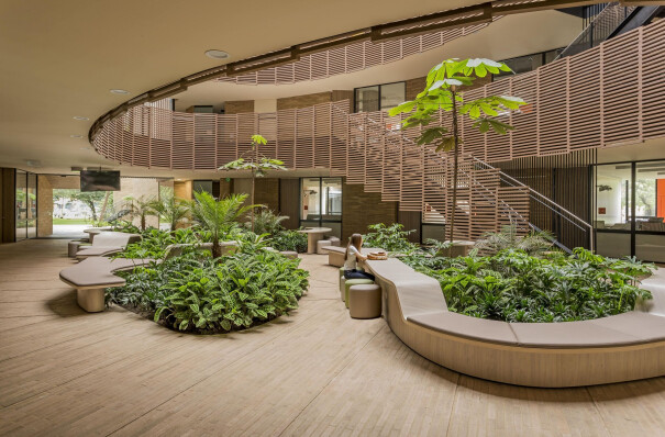 10 dynamic atria in secondary schools